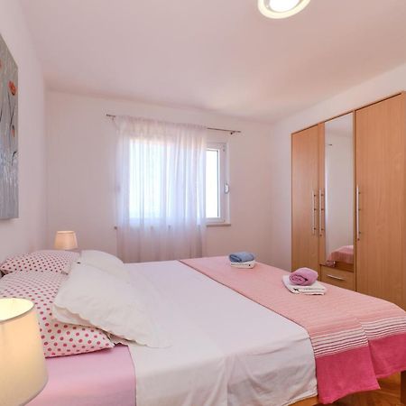 Sea View Apartment Sandra In Mali Losinj Exterior photo